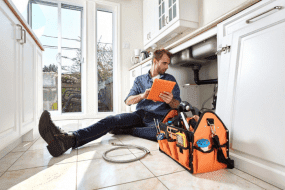 10 REASONS TO HIRE A PROFESSIONAL PLUMBER